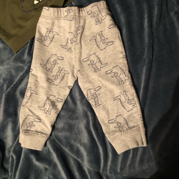 Carters Later Gator Set | 12M | EEUC - Picture 3 of 7